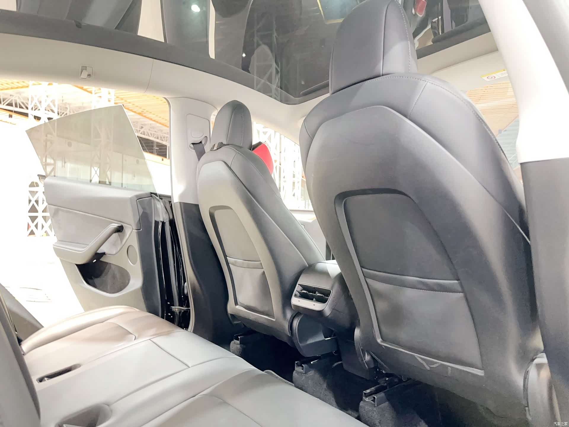 Tesla Model Y, 2021 21
