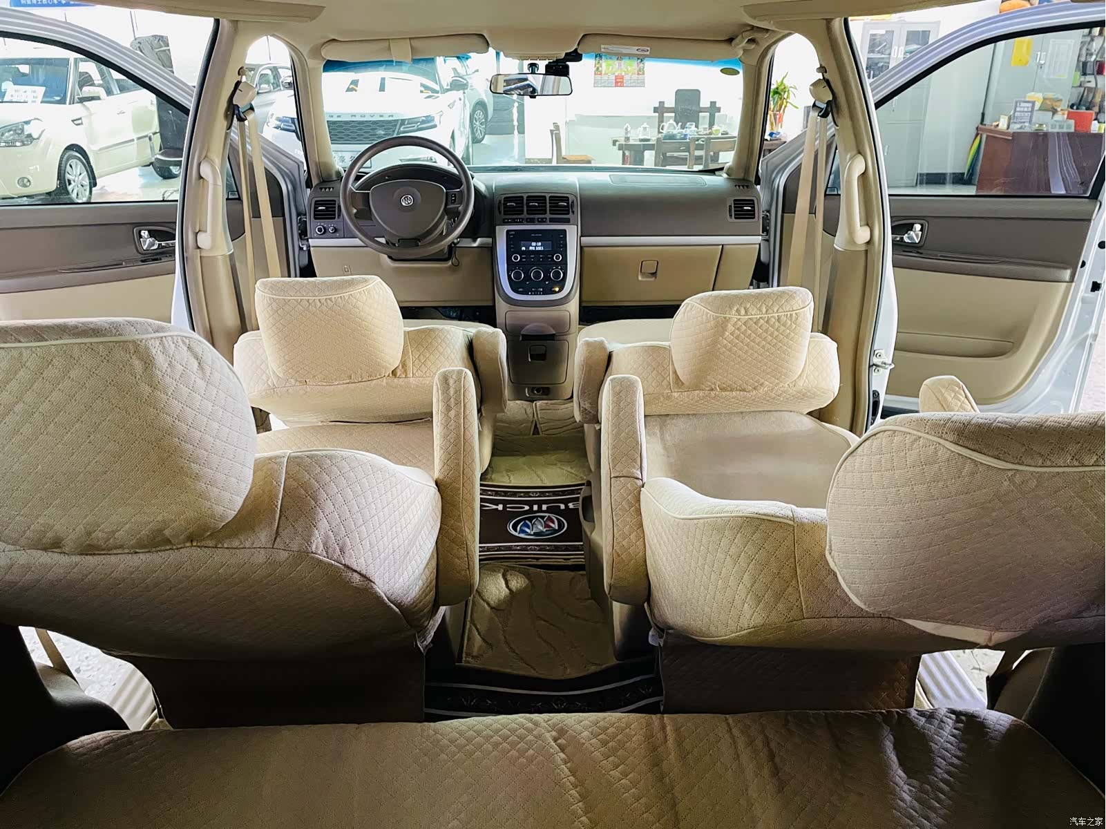 Buick GL8, 2013 8