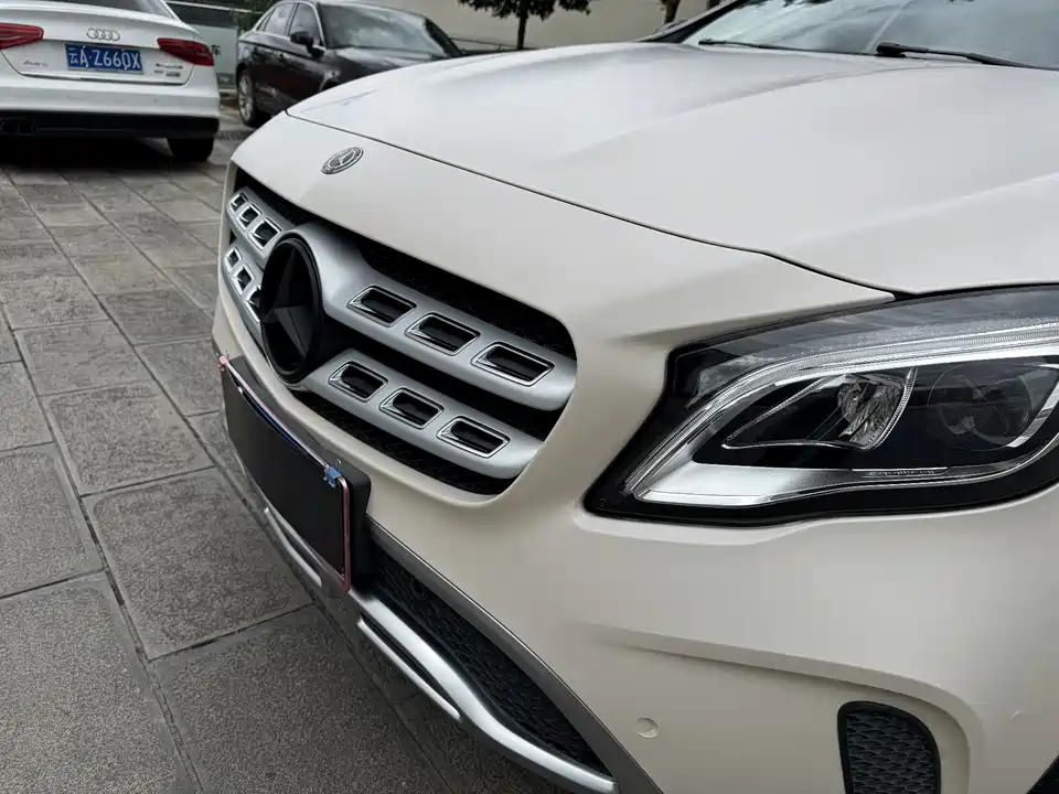 Mercedes-Benz GLA