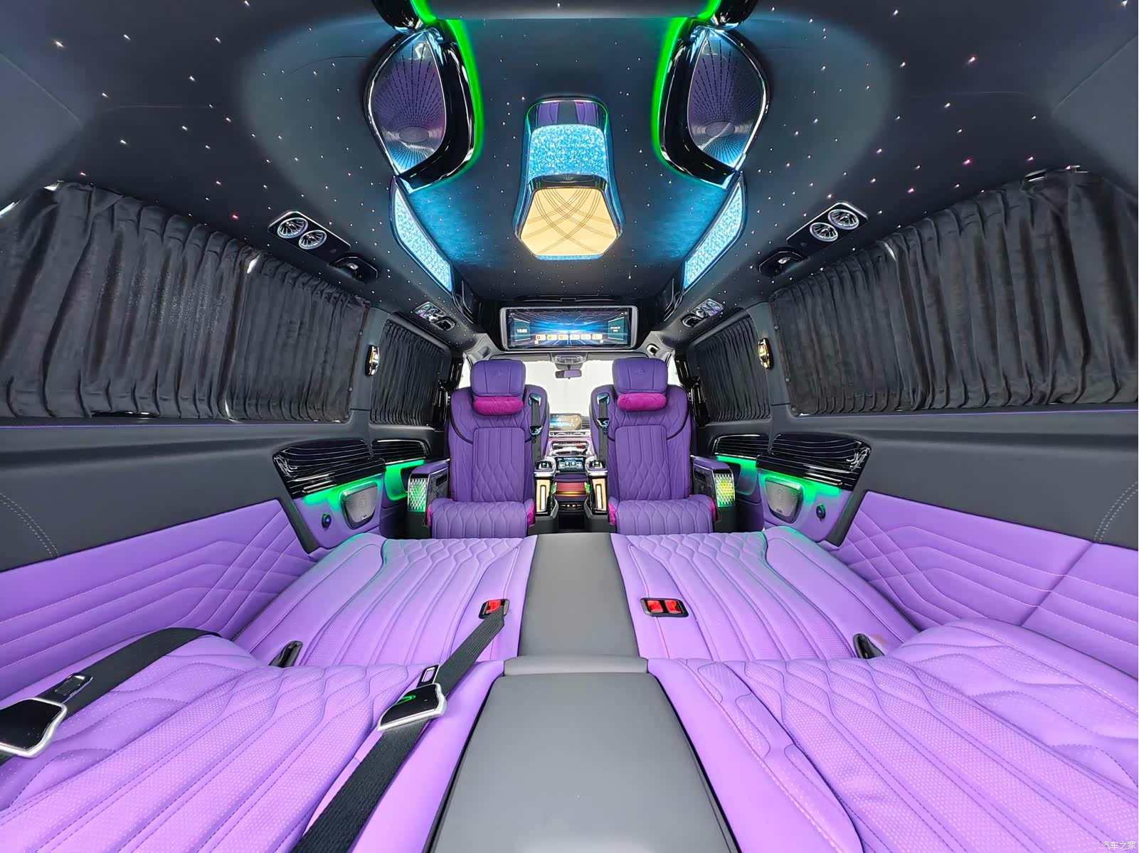 Mercedes-Benz 7, 2025 8
