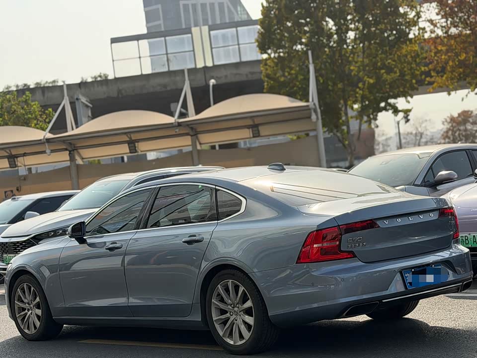 Volvo S90