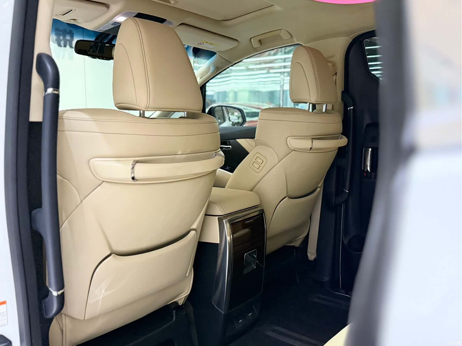 Toyota Alphard, 2015 12