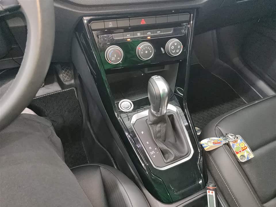 Volkswagen T-ROC exploring Songs