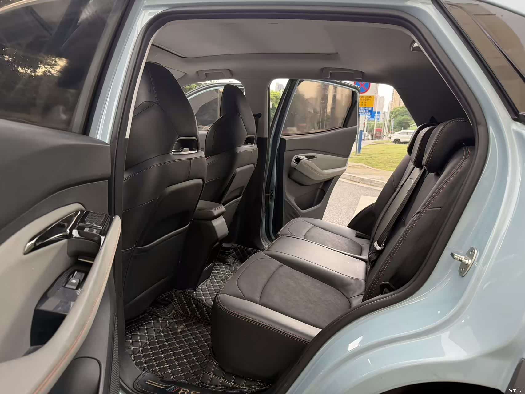 Wuling RS-3, 2020 11
