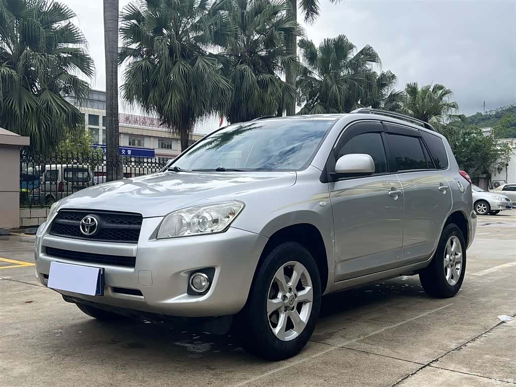 Toyota RAV4, 2011 1