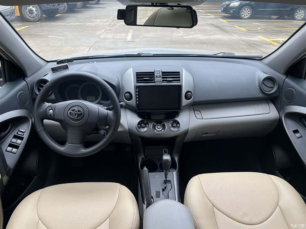 Toyota RAV4, 2011 6