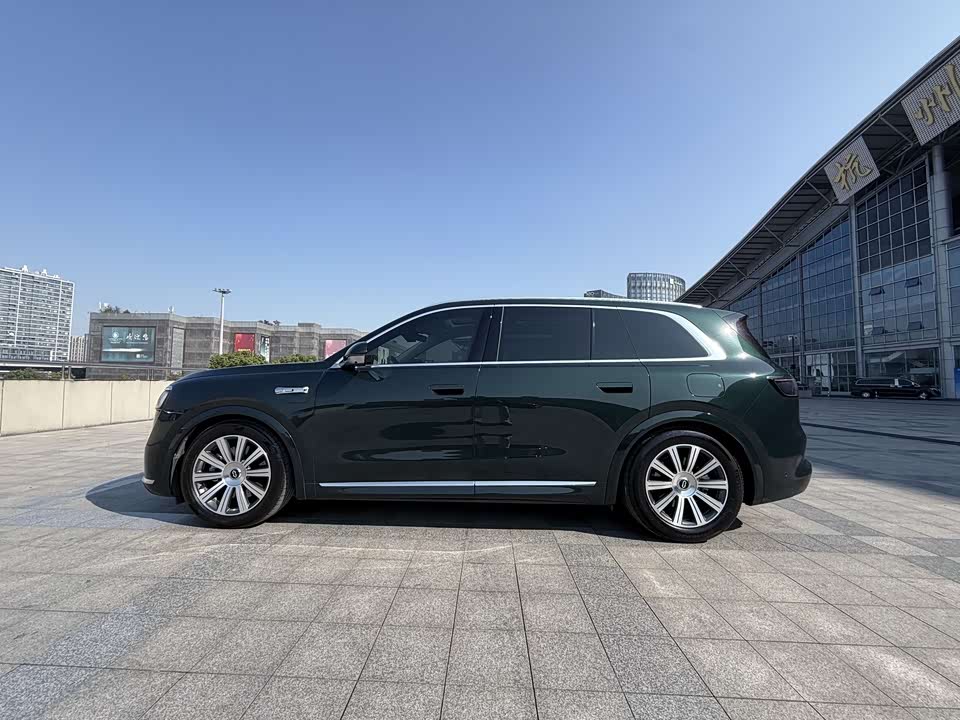 AITO Ask the world M8