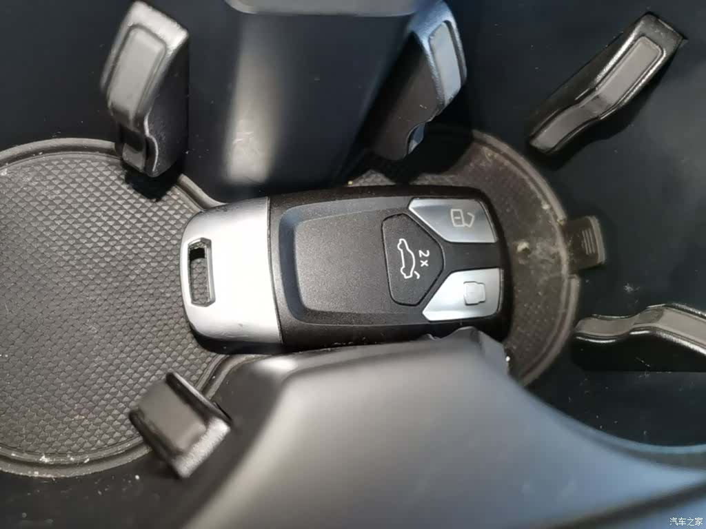 Audi A4L, 2022 9