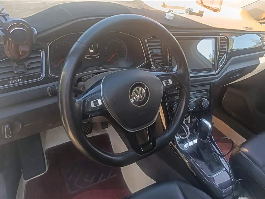 Volkswagen T-ROC exploring Songs