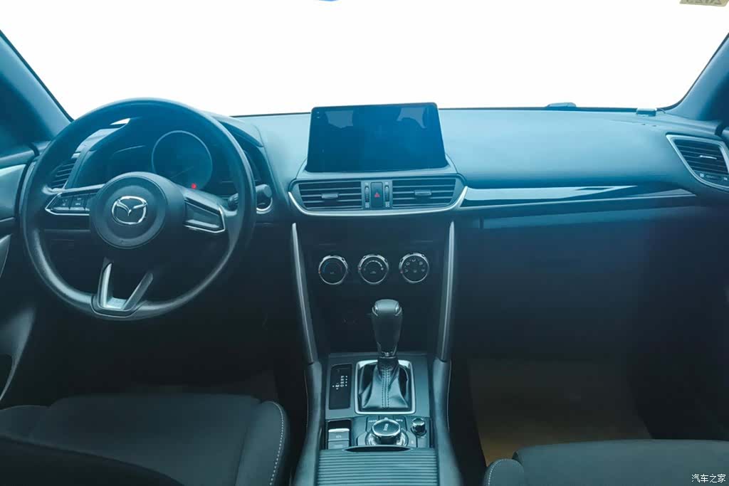 Mazda CX-4, 2019 12