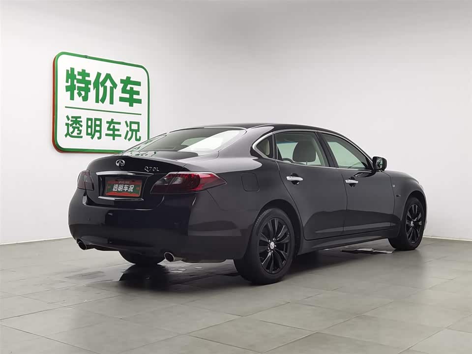 Infiniti Q70