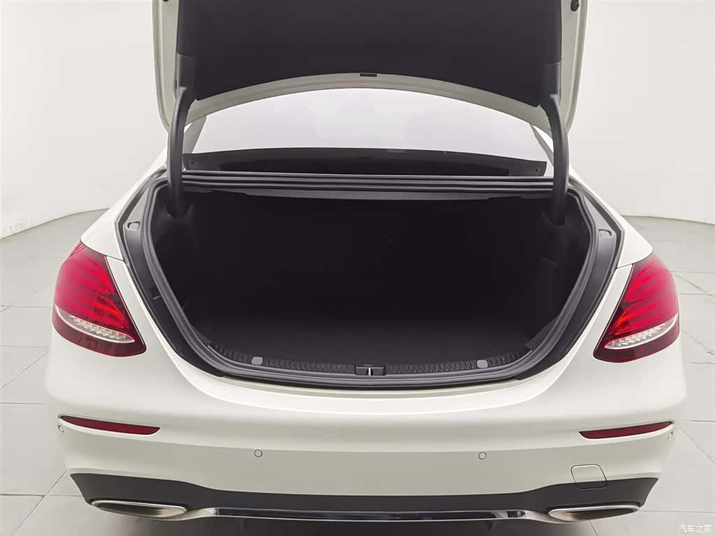Mercedes-Benz E-Class, 2019 16