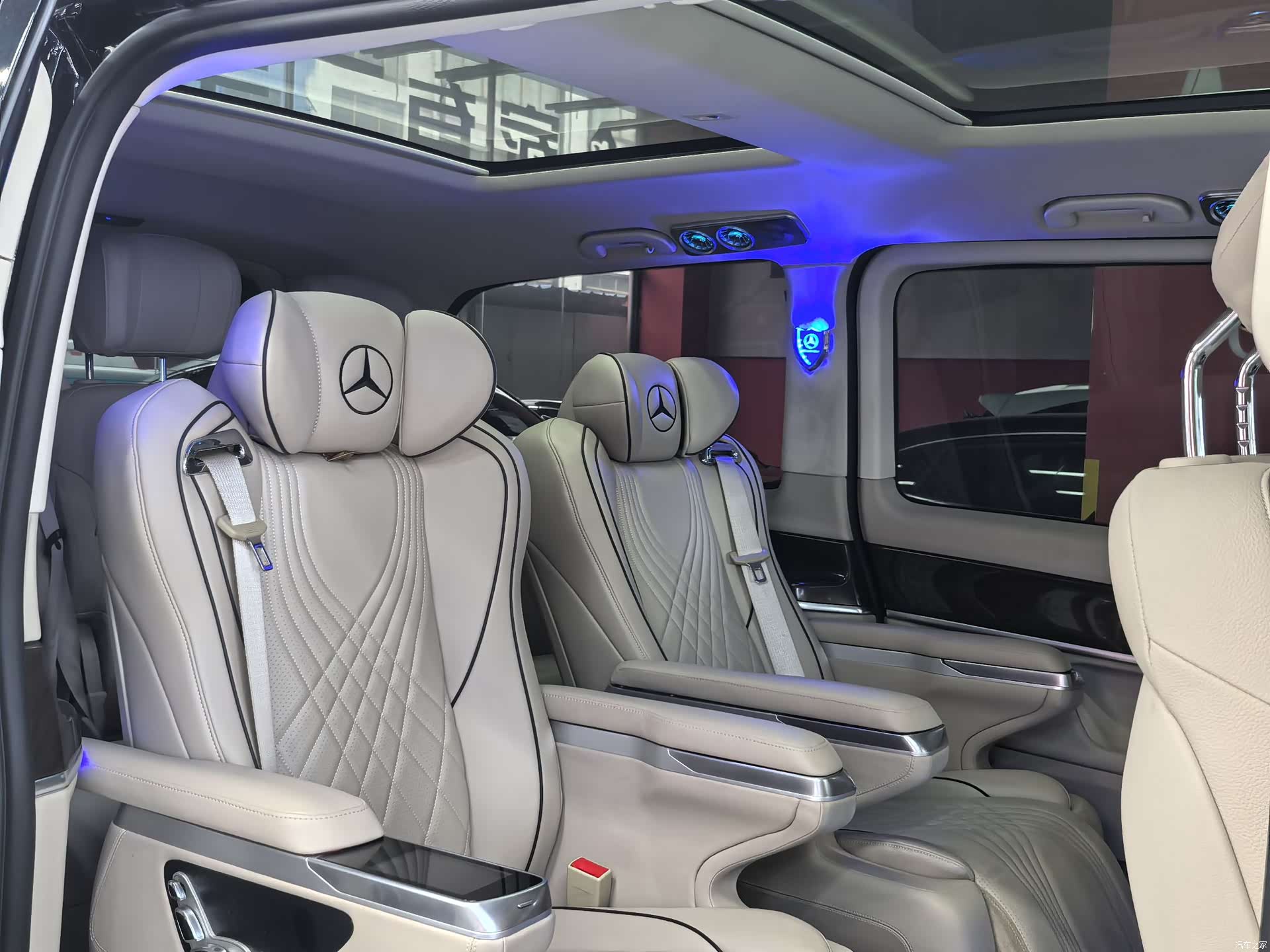Mercedes-Benz V-Class, 2021 14