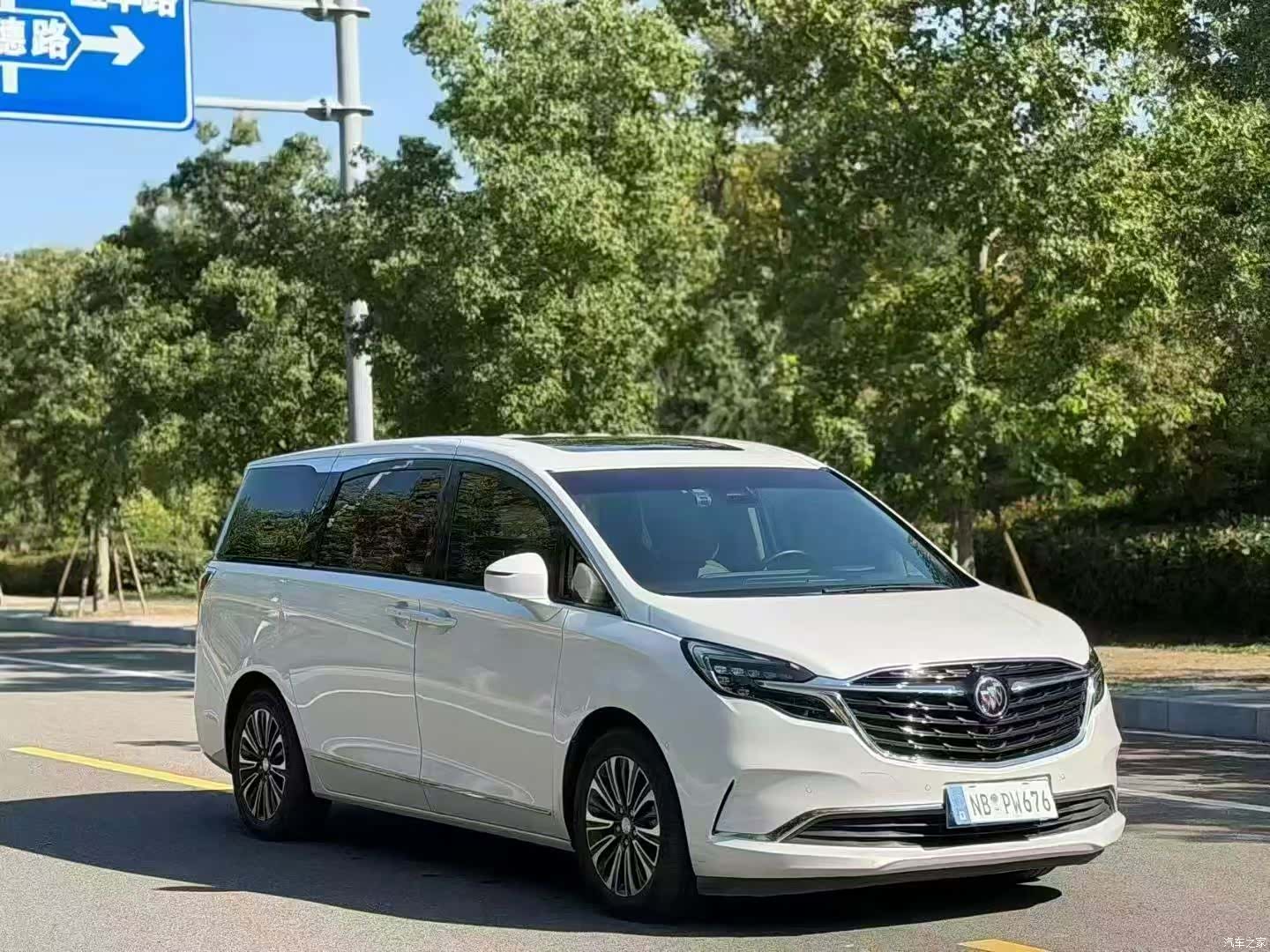 Buick GL8, 2021 3