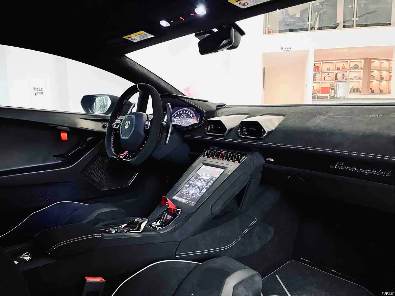 Lamborghini Huracán, 2023 все фото