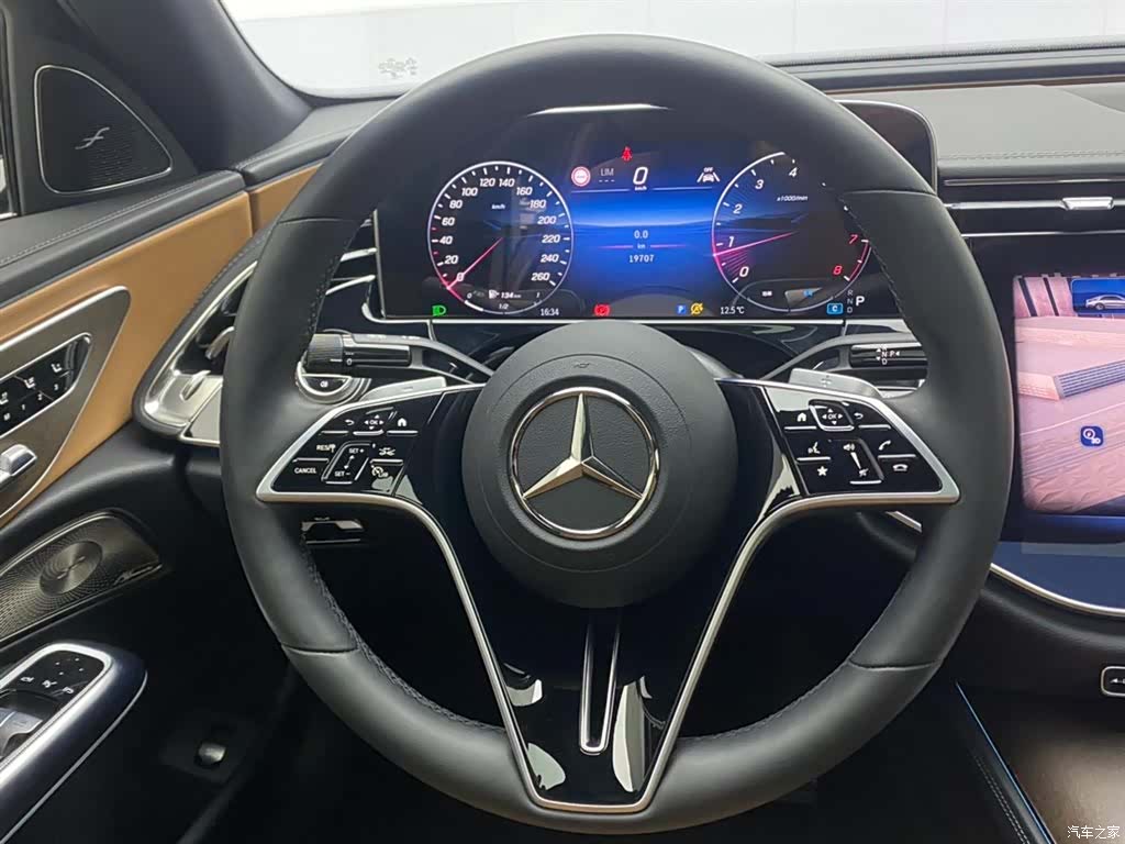 Mercedes-Benz E-Class, 2024 14