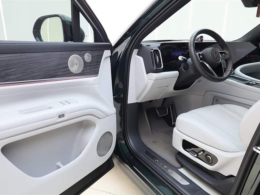 AITO Ask the world M9