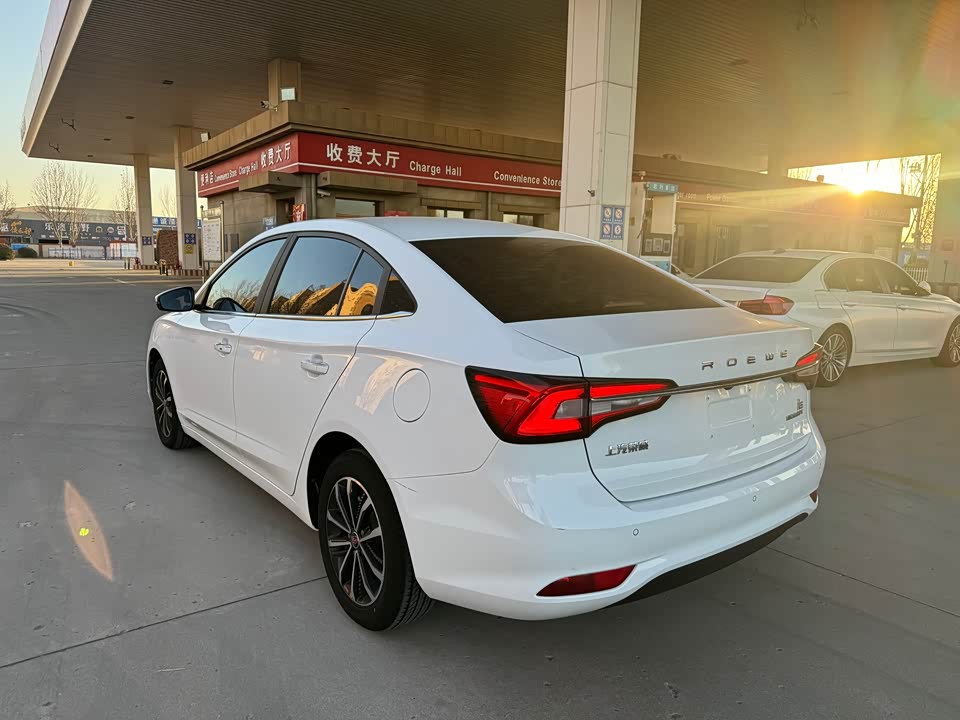 Roewe i5