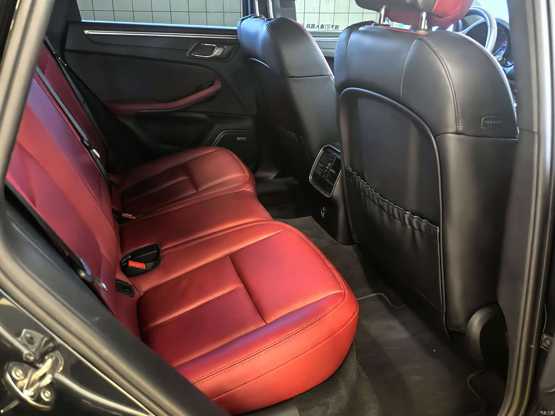 Porsche Macan, 2022 11