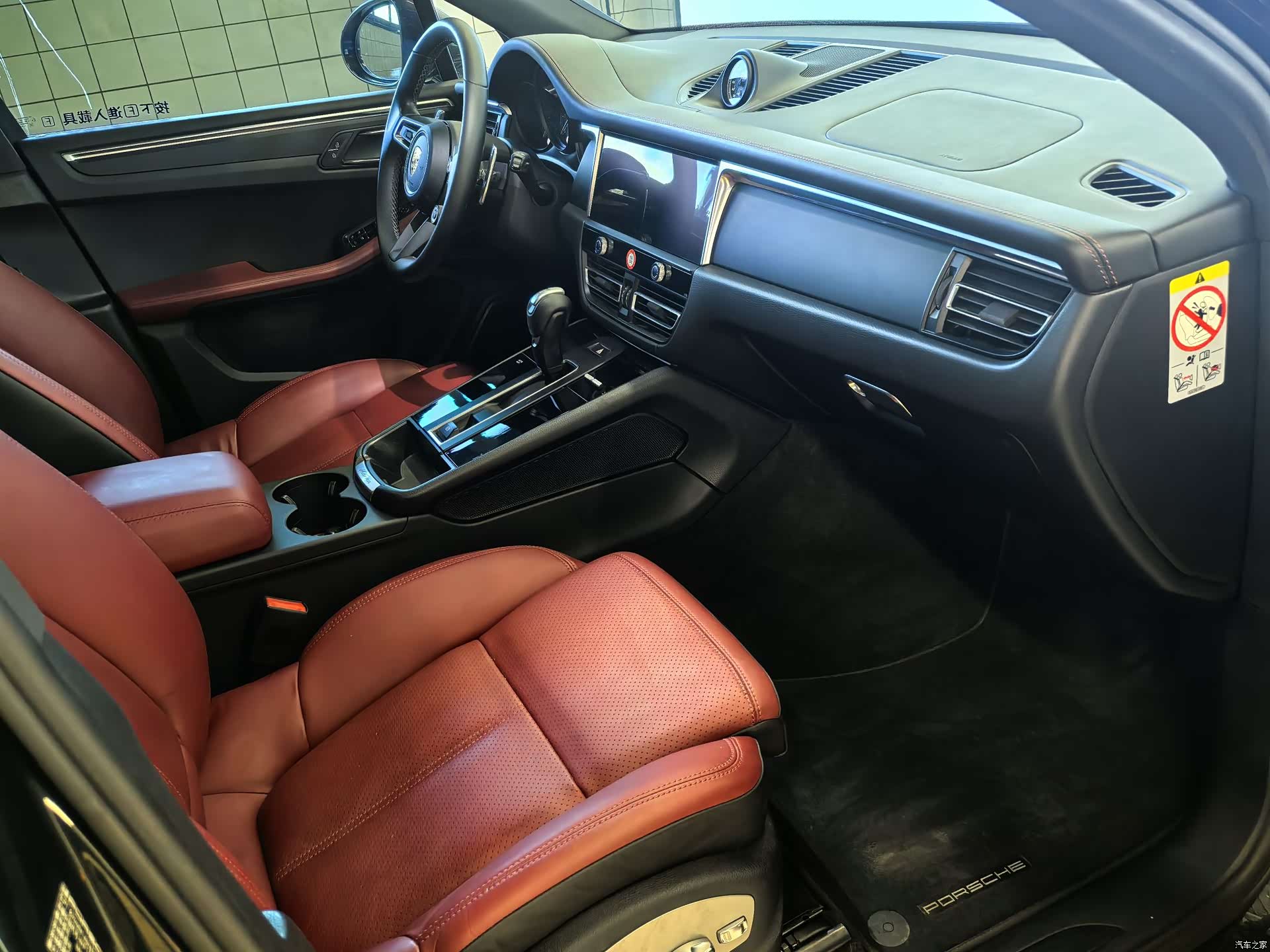 Porsche Macan, 2022 10