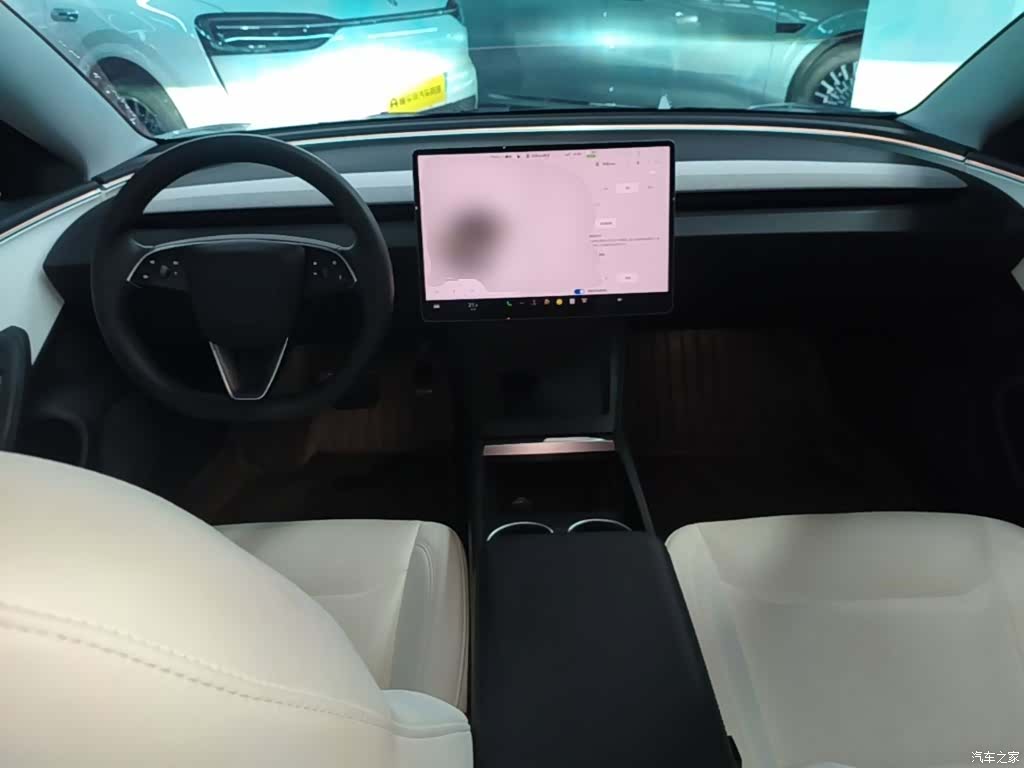 Tesla Model 3, 2025 10