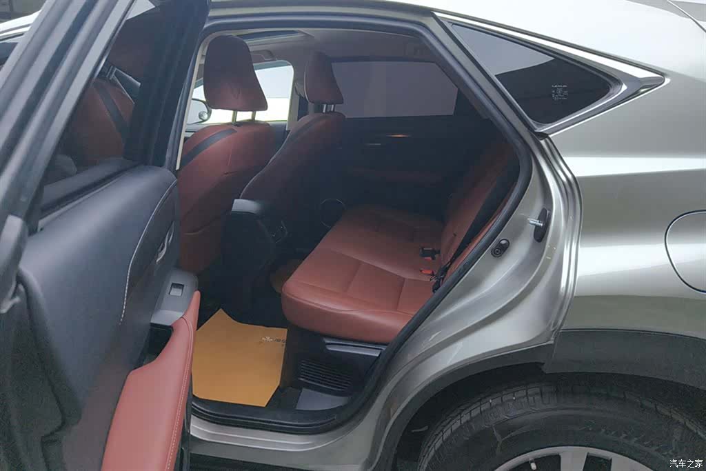 Lexus NX, 2016 11