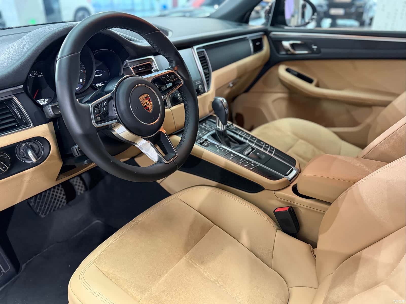 Porsche Macan, 2018 все фото