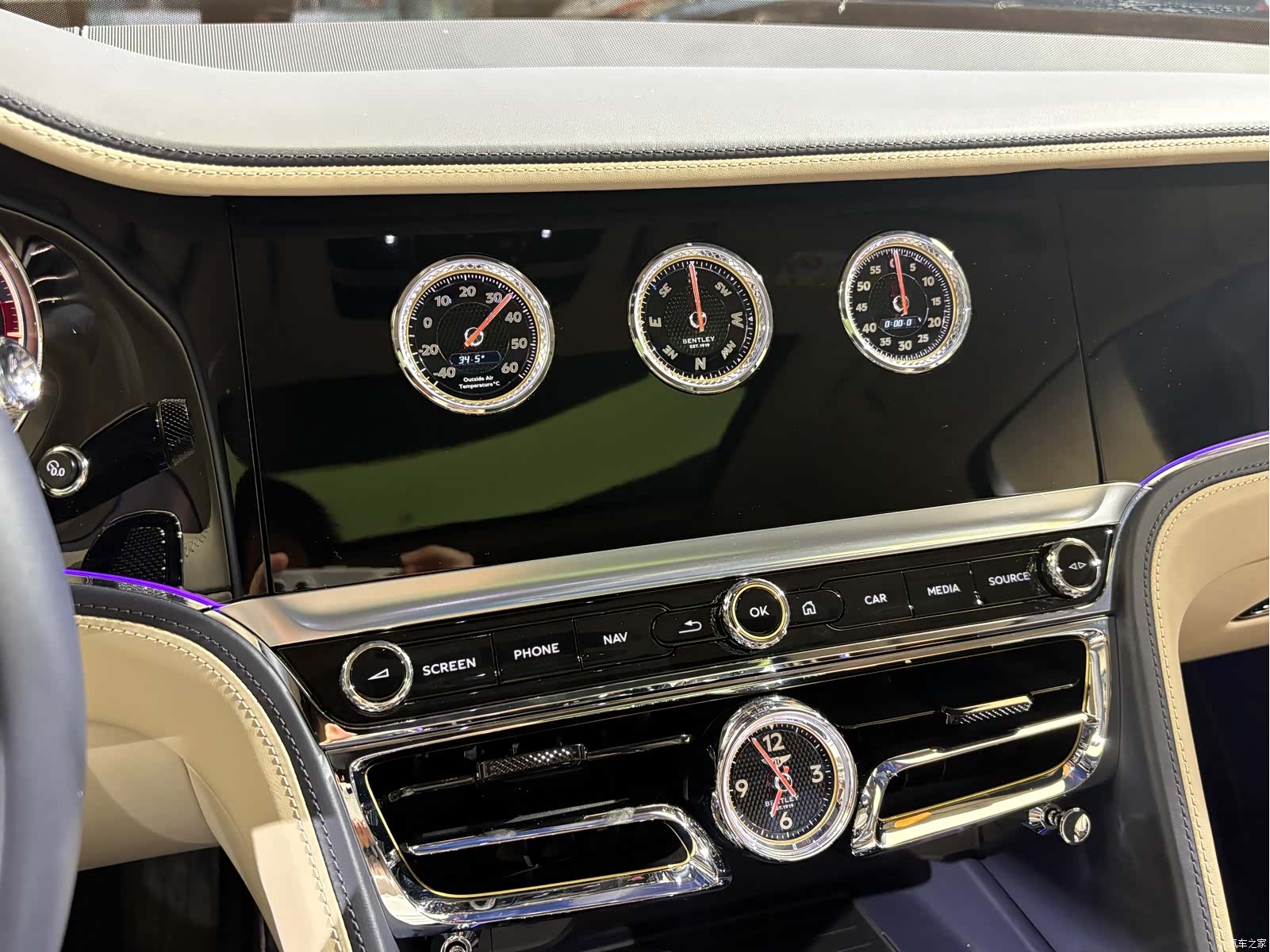 Bentley Flying Spur, 2024 26