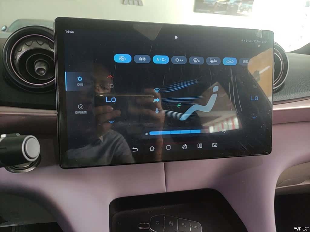 BYD Dolphin, 2022 13