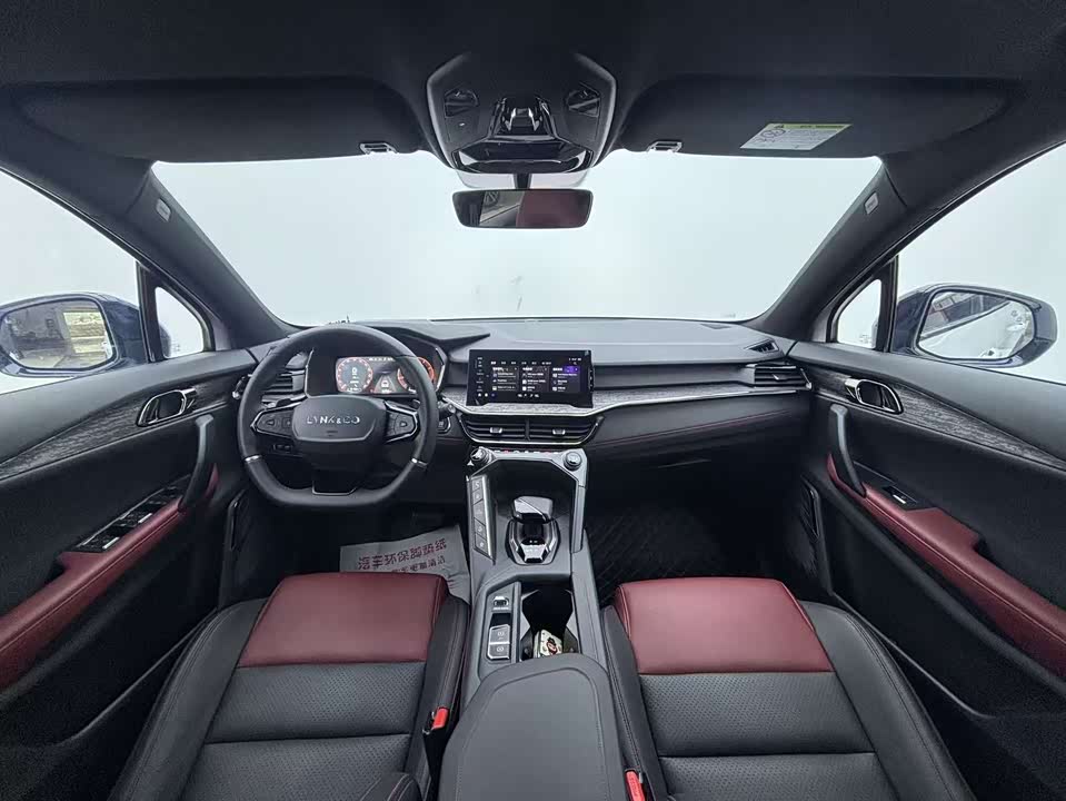 Lynk & Co 06