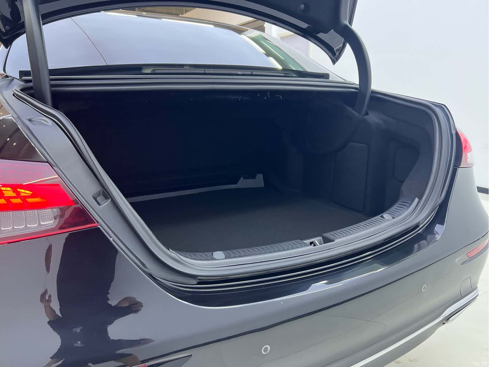 Mercedes-Benz E-Class, 2023 12