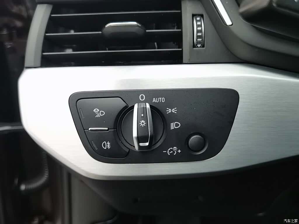Audi A4L, 2019 18