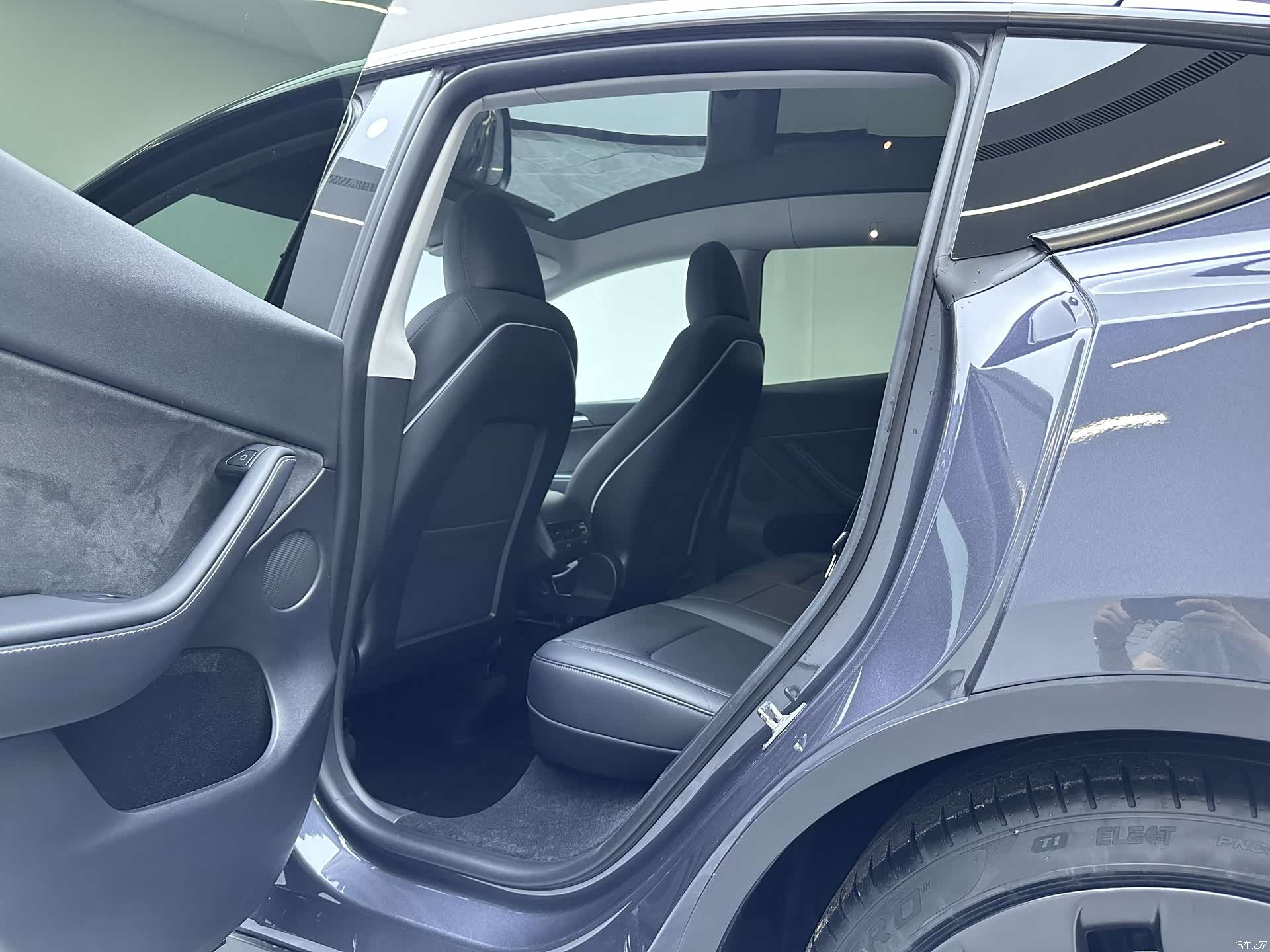 Tesla Model Y, 2023 16