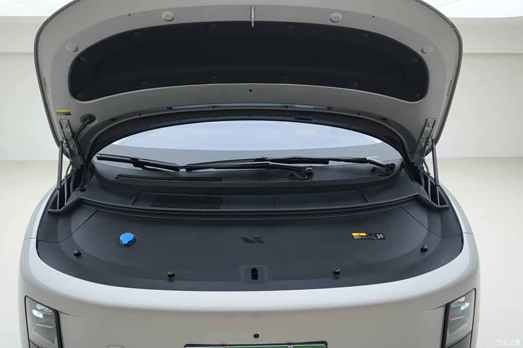 Li Auto i8, 2026 7