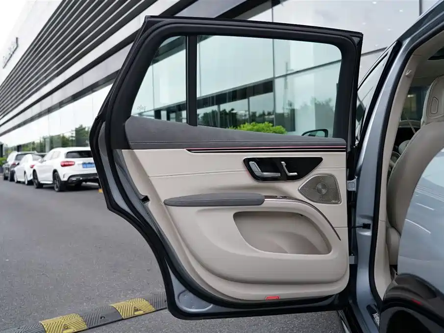 Mercedes-Benz EQS SUV