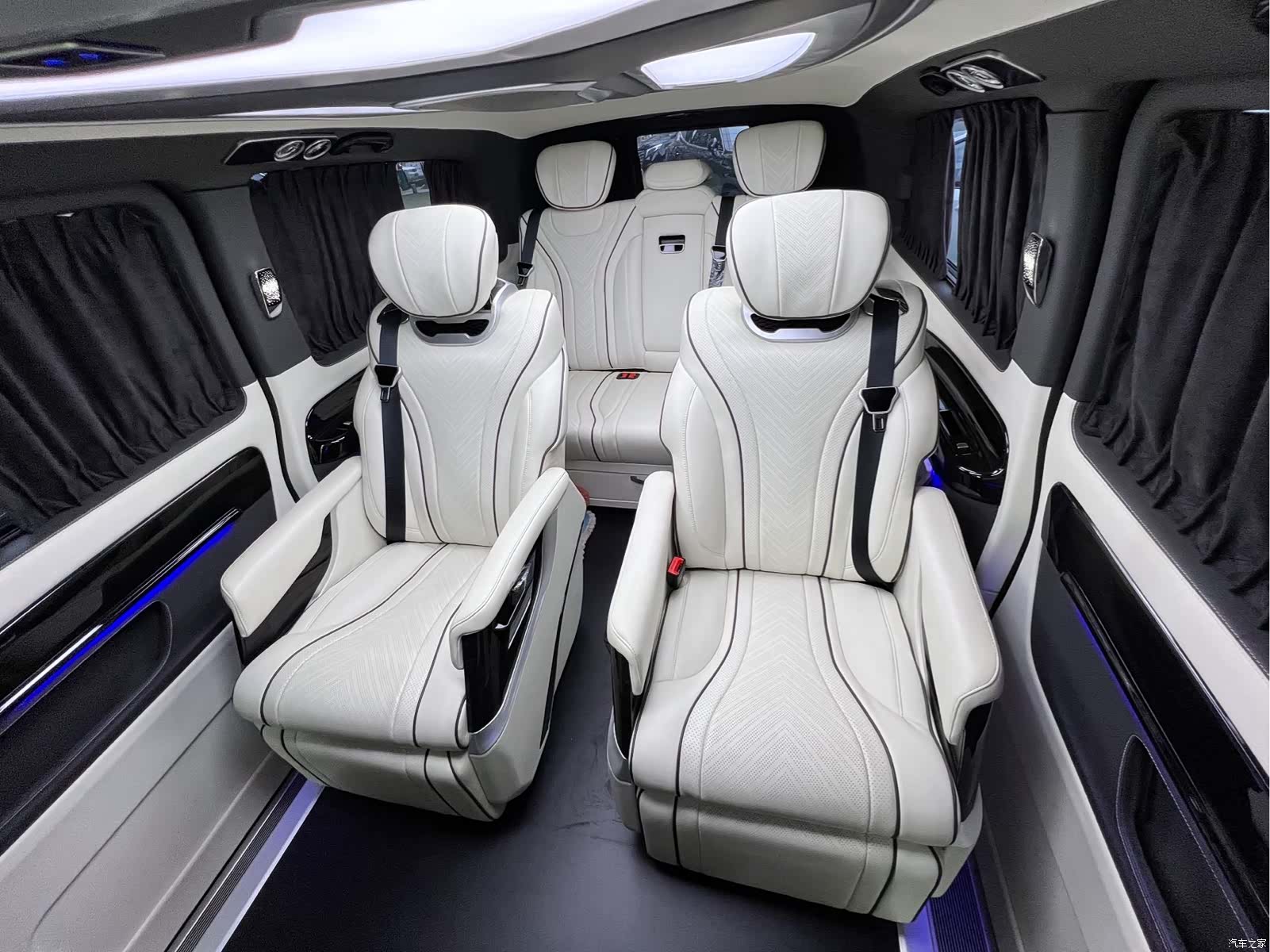 Mercedes-Benz 7, 2024 10