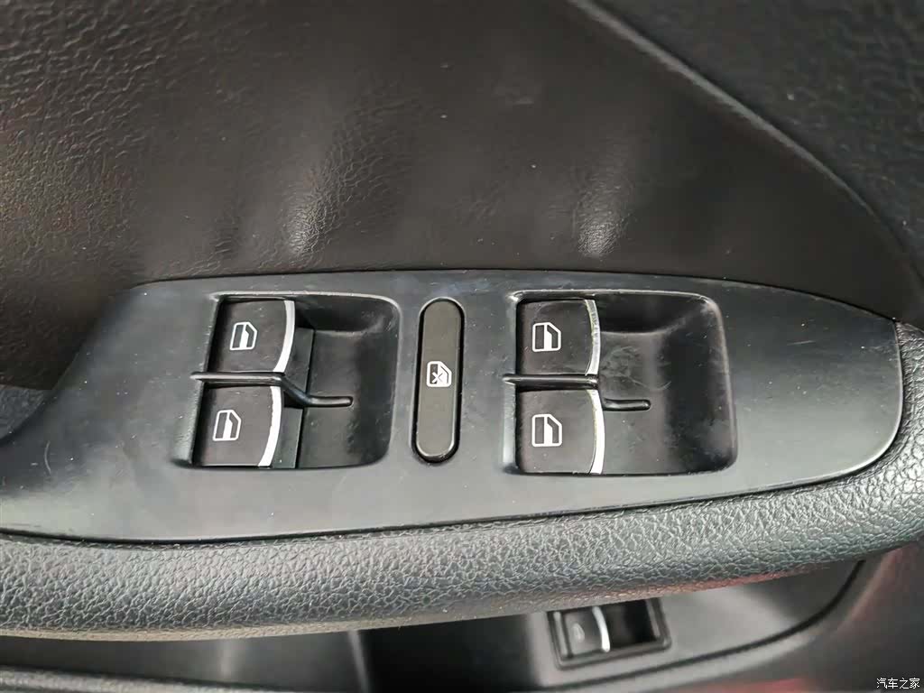 Volkswagen Sagitar, 2013 9