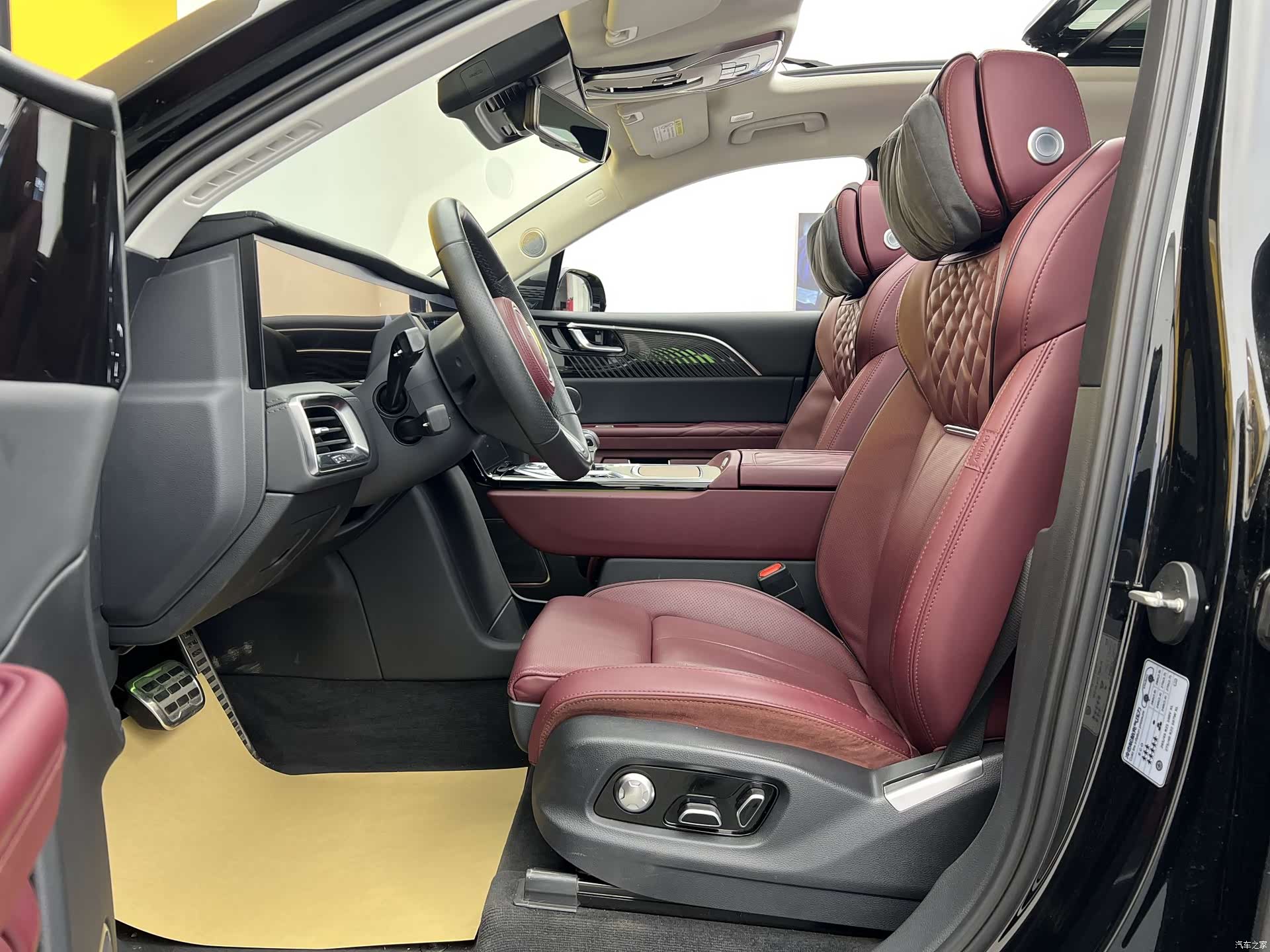 Hongqi E-HS9, 2023 3