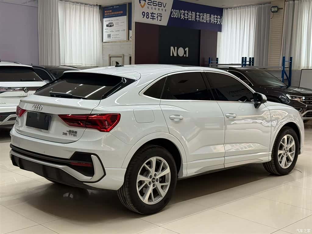 Audi Q3, 2023 4