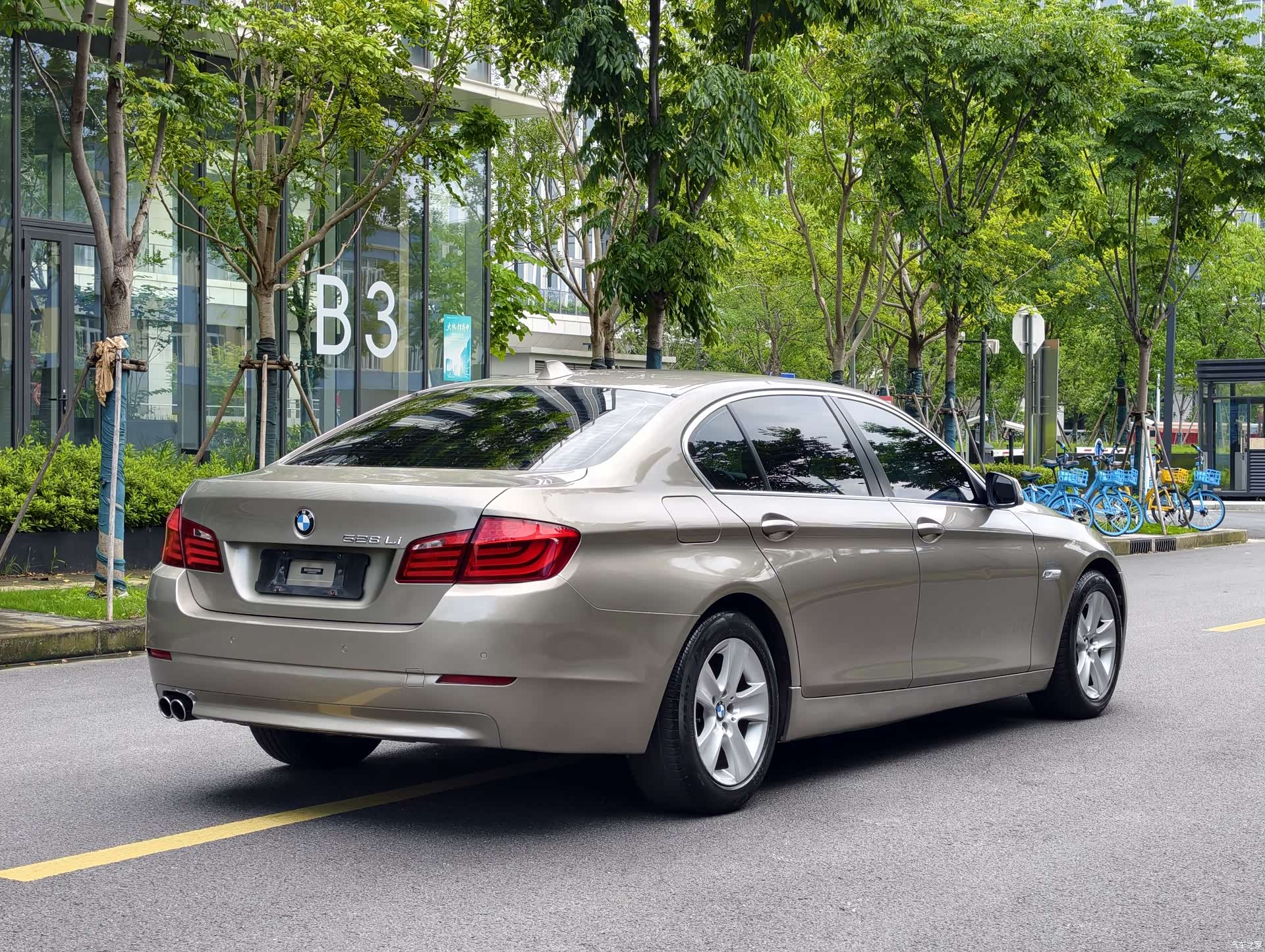 BMW 5 Series, 2011 4