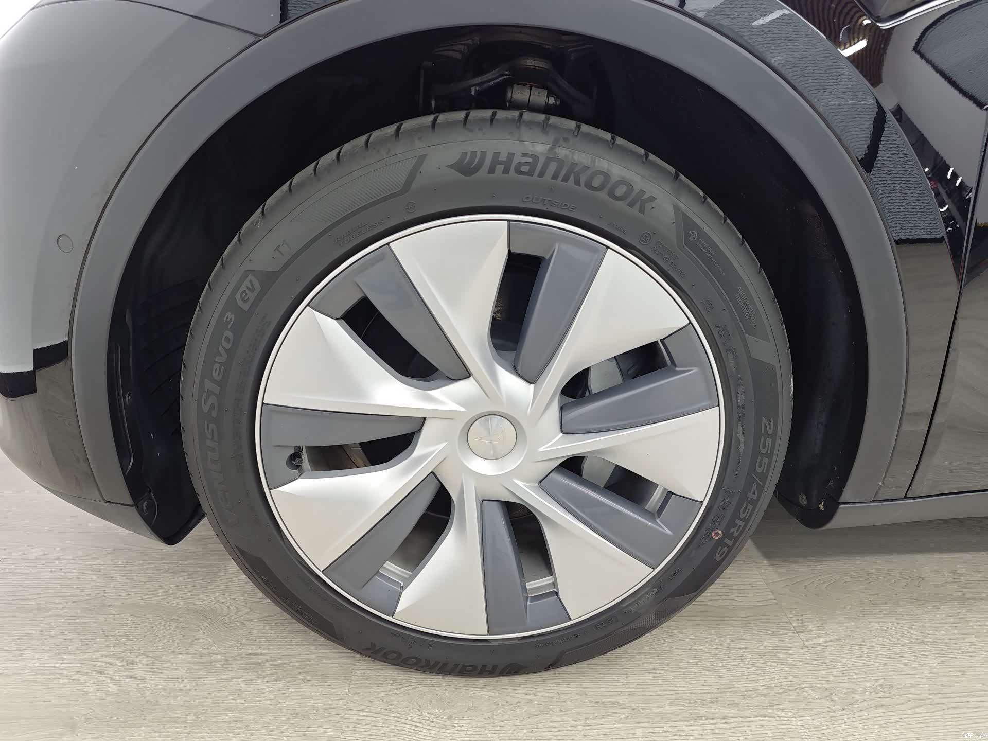 Tesla Model Y, 2023 53