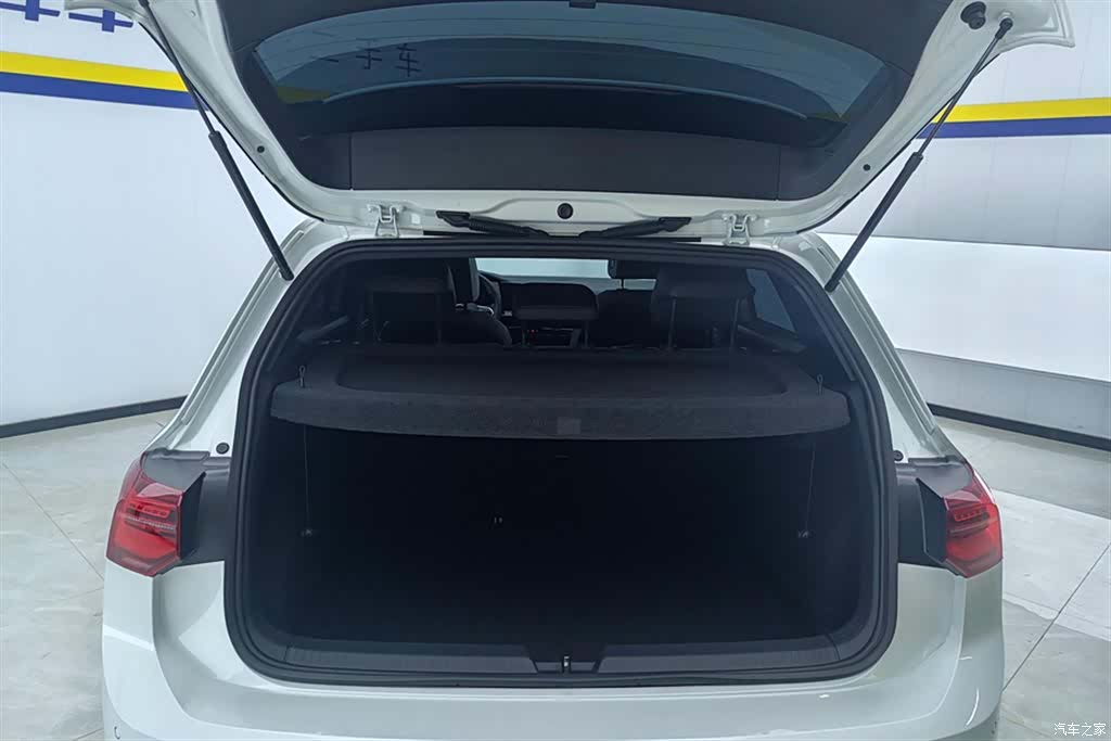 Volkswagen Golf, 2024 4