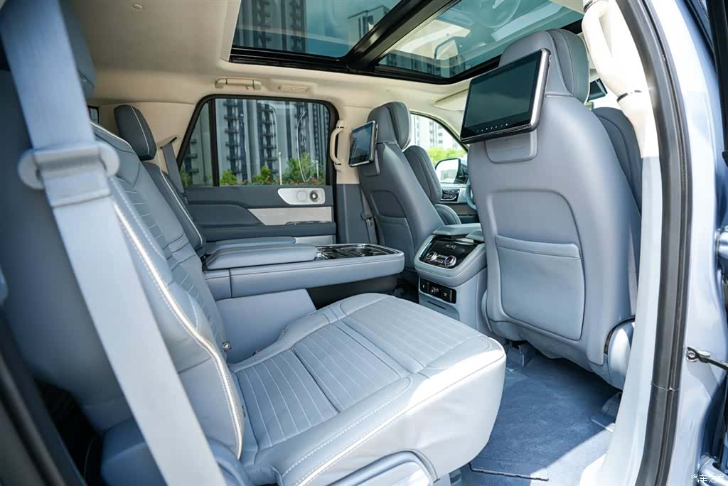 Lincoln Navigator, 2019 11