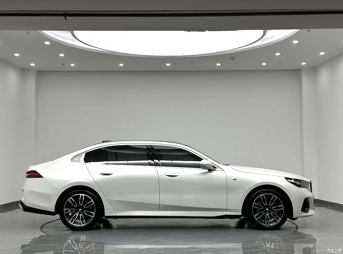 BMW 5 Series, 2025 3