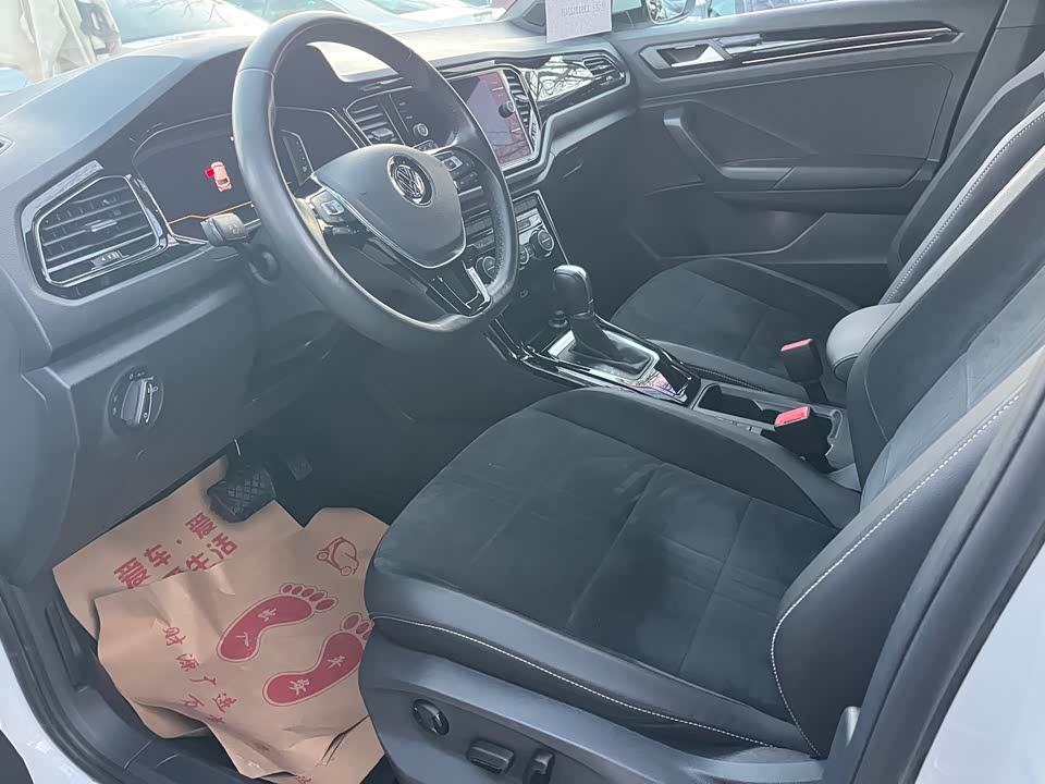 Volkswagen T-ROC exploring Songs