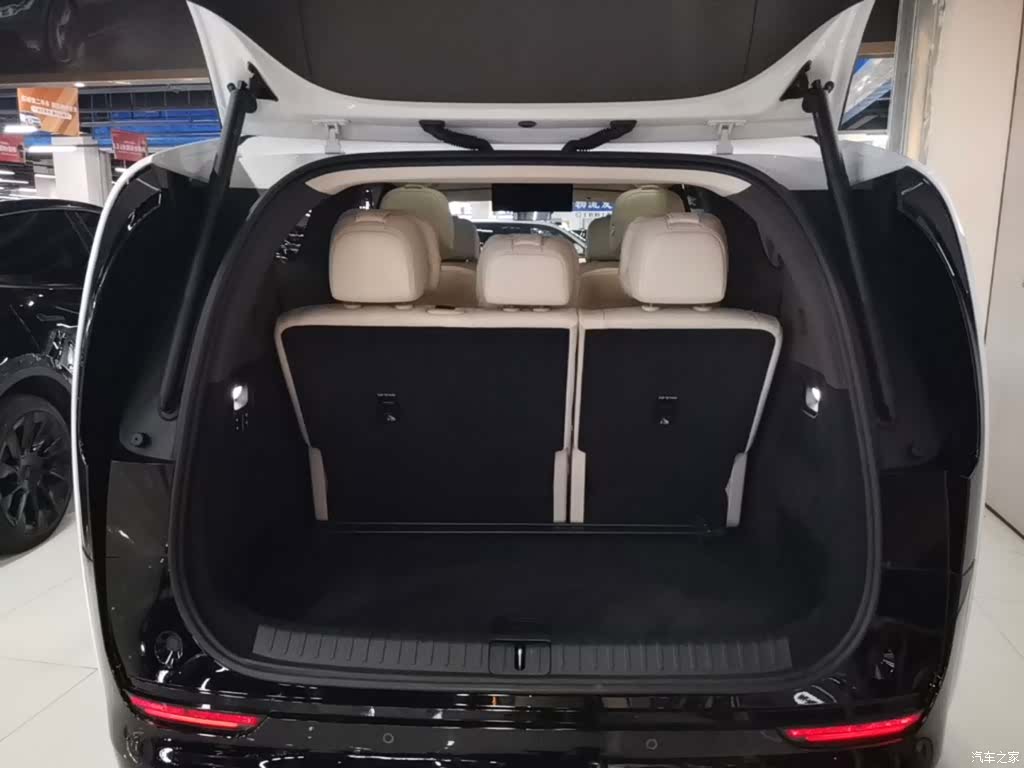 Li Auto MEGA, 2025 19