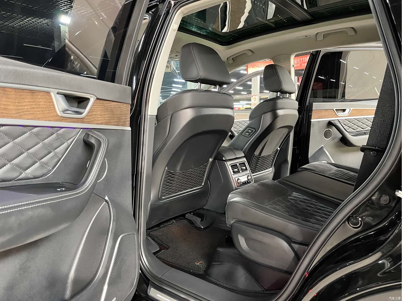 Hongqi HS7, 2023 11