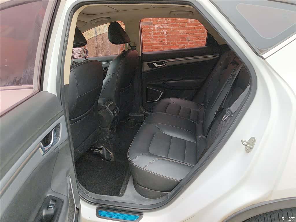 Geely Emgrand, 2018 13