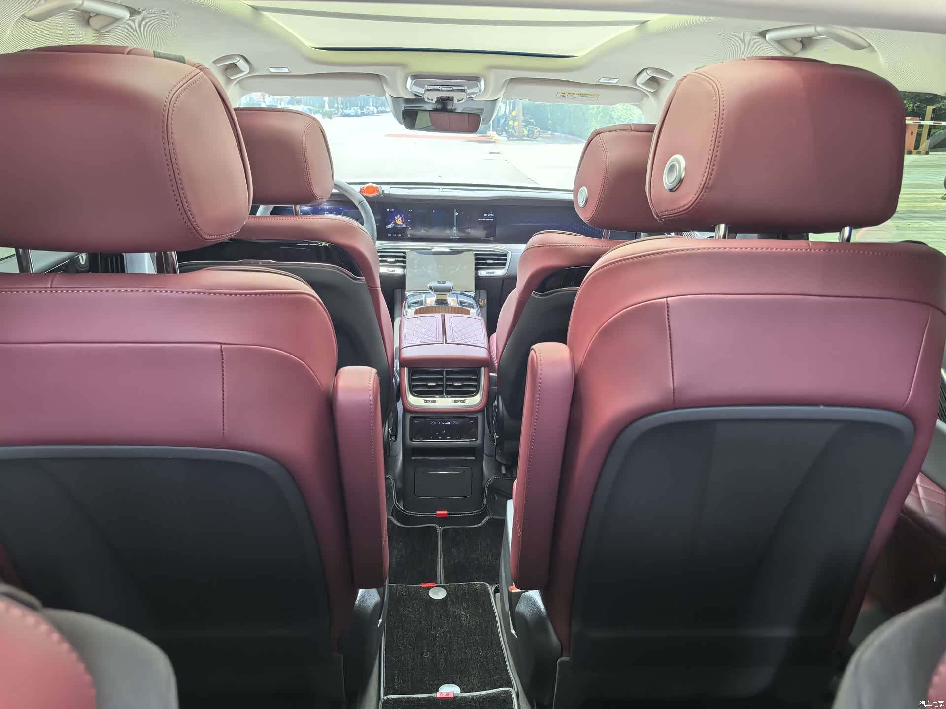 Hongqi E-HS9, 2023 18