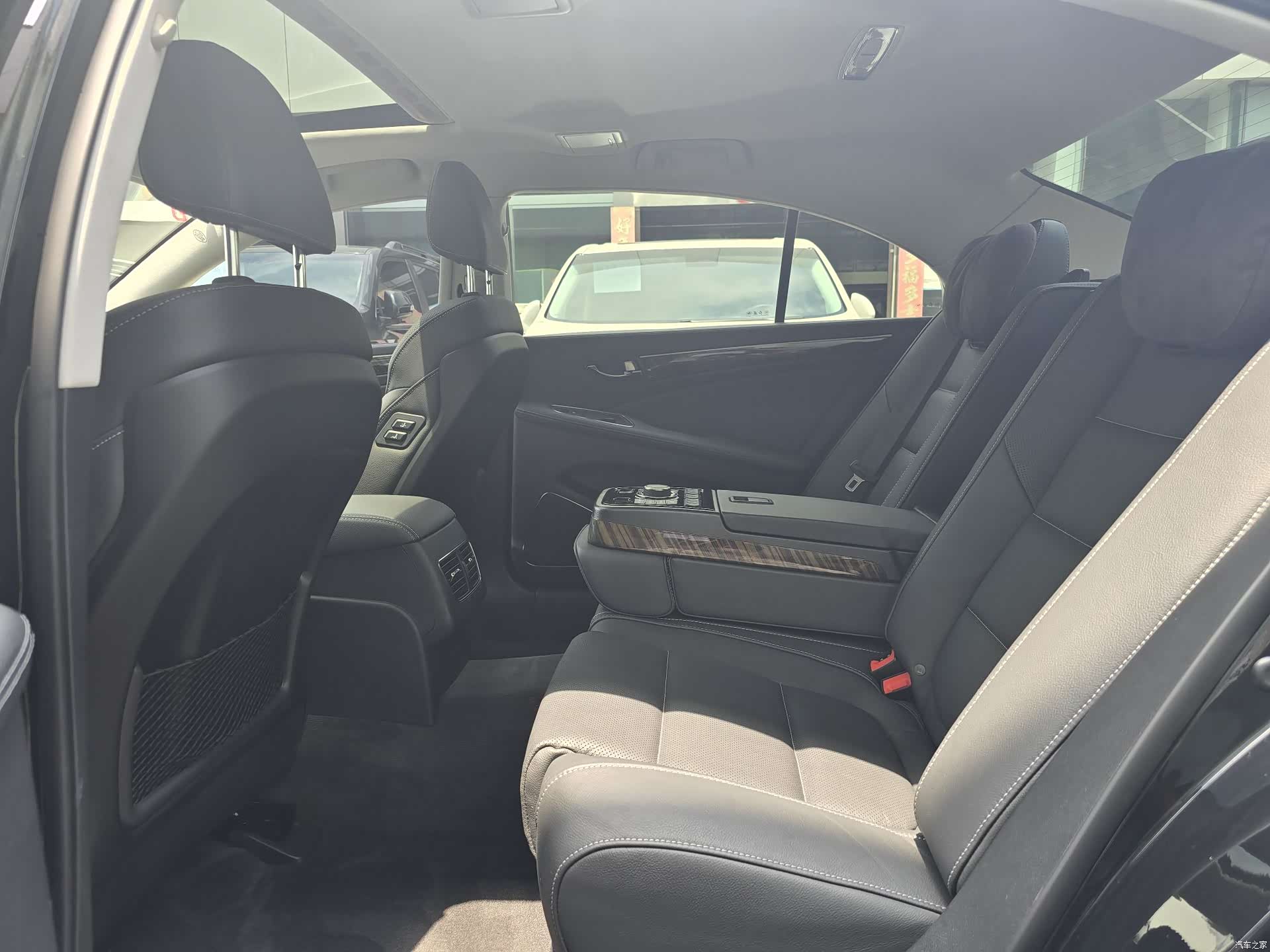 Hongqi H7, 2023 10